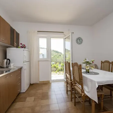 Apartamento Spacious Zivkovic With Balcony, Big Garden And Grill Rogoznica (Sibenik-Knin)