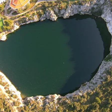 Apartman Spacious Zivkovic With Balcony, Big Garden And Grill