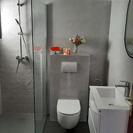 Spacious Zivkovic With Balcony, Big Garden And Grill * Rogoznica (Sibenik-Knin)