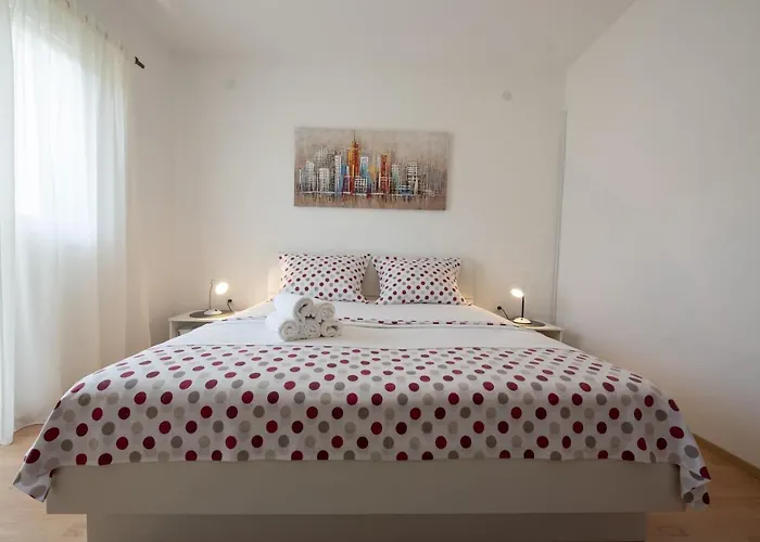 Daire Spacious Zivkovic With Balcony, Big Garden And Grill