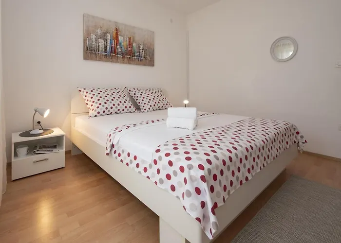 Daire Spacious Zivkovic With Balcony, Big Garden And Grill Rogoznica (Sibenik-Knin)