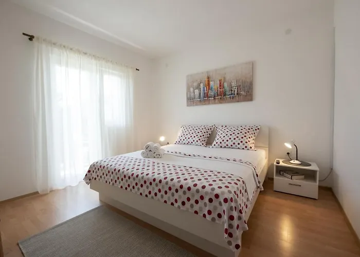 Daire Spacious Zivkovic With Balcony, Big Garden And Grill Rogoznica (Sibenik-Knin)