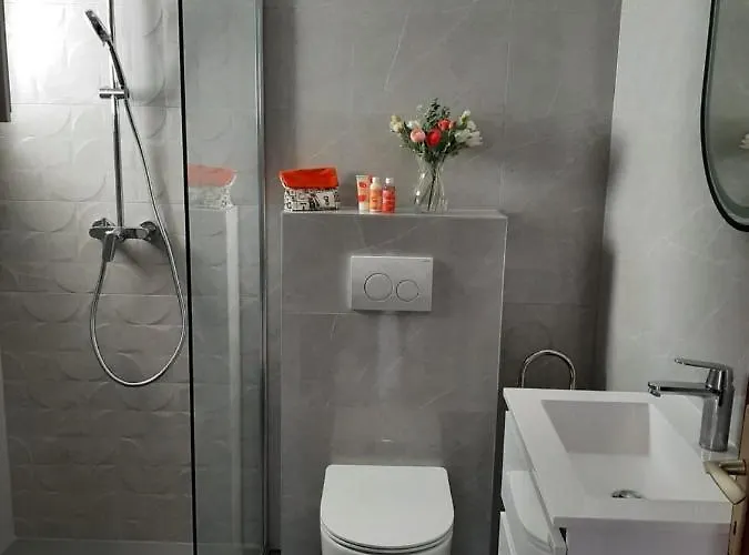 Spacious Zivkovic With Balcony, Big Garden And Grill * Rogoznica (Sibenik-Knin)