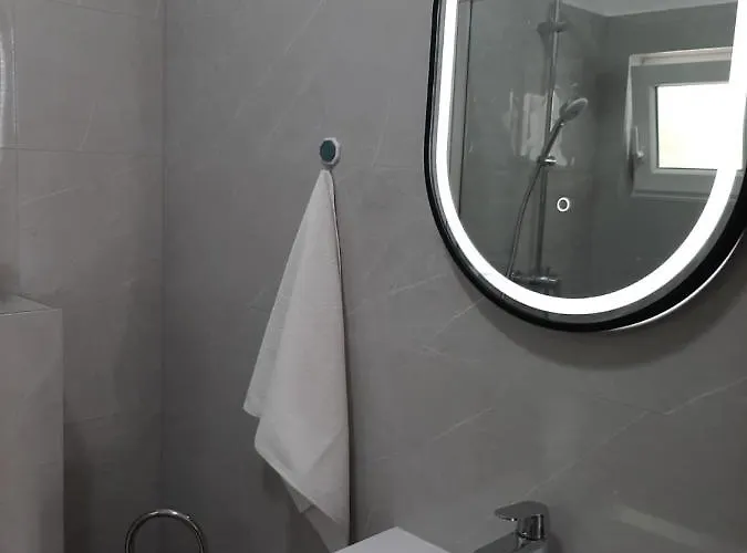 Spacious Zivkovic With Balcony, Big Garden And Grill Daire *